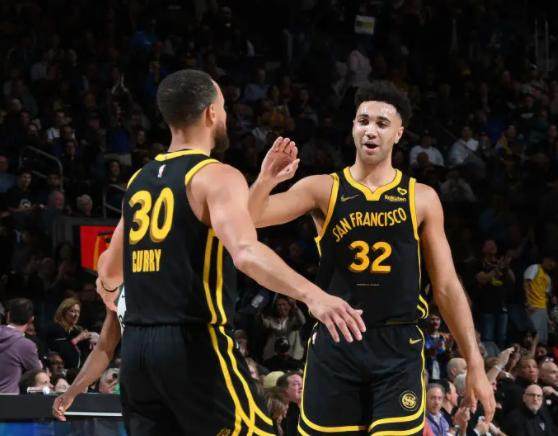 勇士冲季后赛迎利好！保罗汤神引领板凳匪帮太凶猛