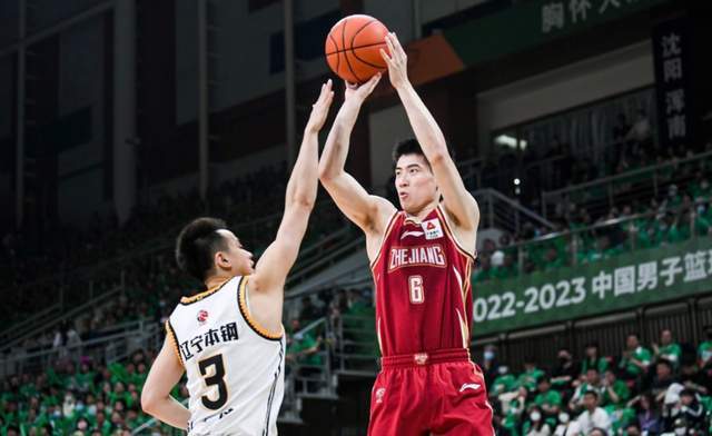 天天盈球足球比分-砍27分+7记三分！国手后卫打法堪比CBA小外援，率队掀翻卫冕冠军