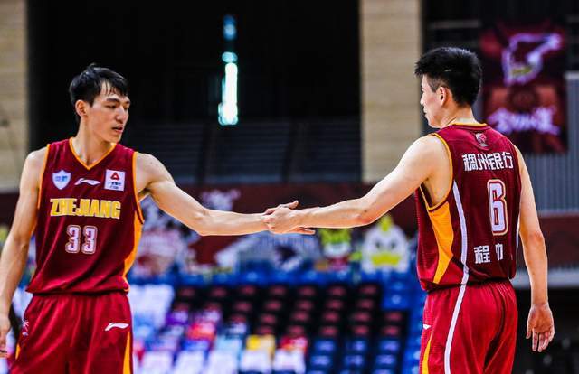 天天盈球足球比分-砍27分+7记三分！国手后卫打法堪比CBA小外援，率队掀翻卫冕冠军