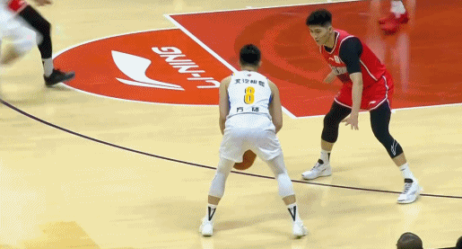 天天盈球-渐入佳境!麦基9中8轰19分7板 举火烧天隔扣陈国豪引关注