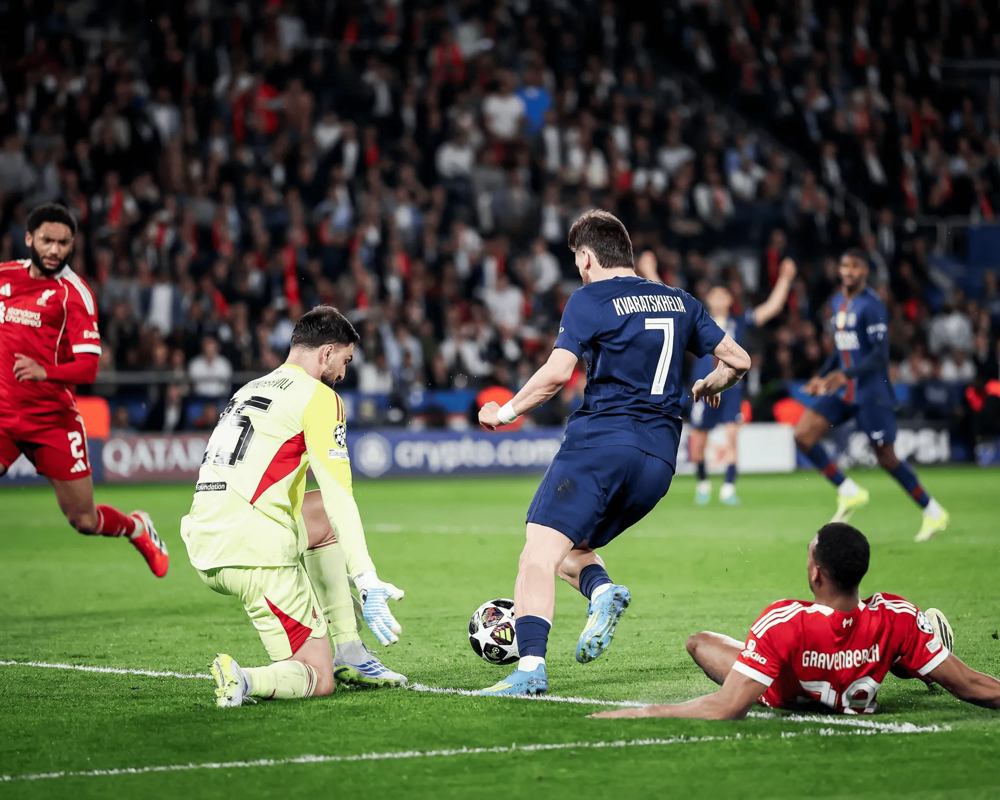 天天盈球-巴黎2-0利物浦全场数据：射门18-3，射正6-0，绝佳机会4-0